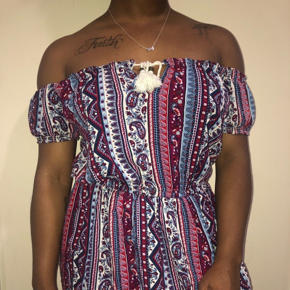 A off the shoulder sleeved dress